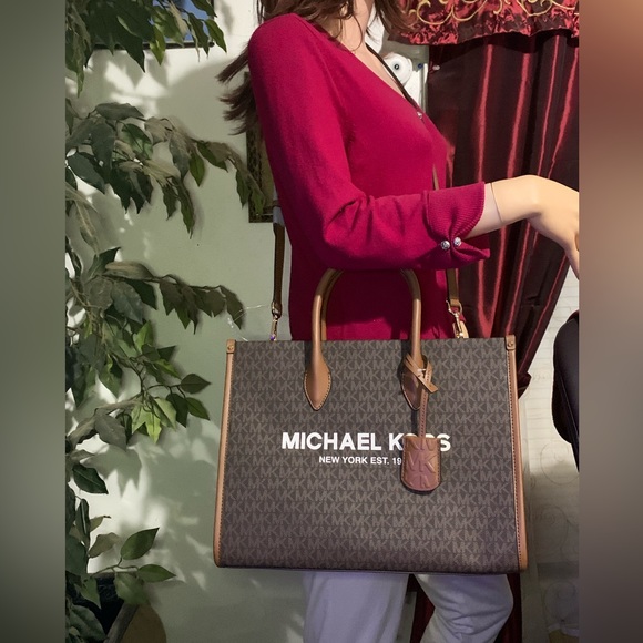 Michael Kors Medium Mirella with Wallet - Picture 2 of 11